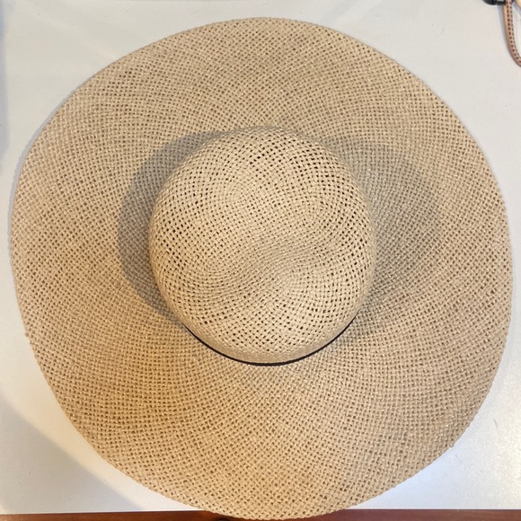 H&M Beach Hat - Picture 2 of 5